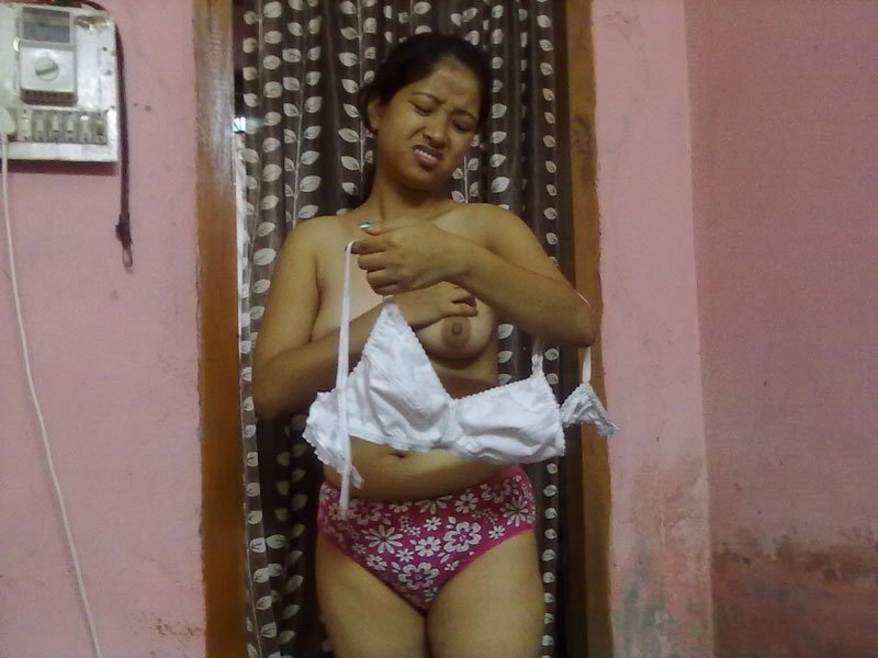 Assami girl Arohi ki nude photos