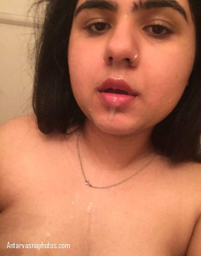 desi hot girl payal choot ka ras lips par laga pic li