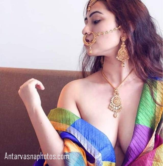cleavage dikhati hot girl