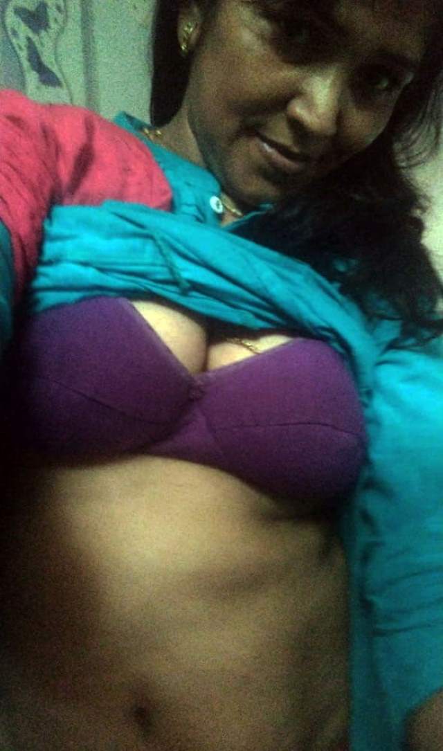 bra me bhabhi ke boobs
