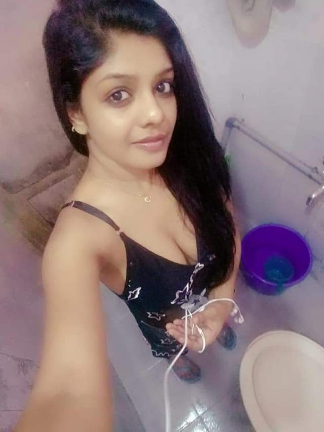 nighty se clevage dikhati hot bhabhi
