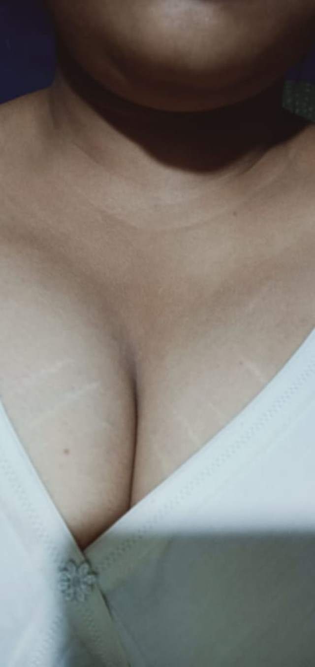 sexy cleavage ki photo