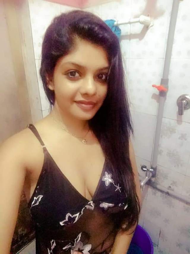 tulsi bhabhi ki bathroom selfie