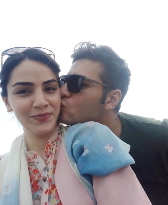apni girlfriend ko kiss karta rahman