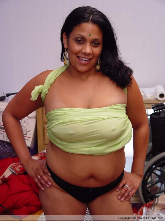 aunty ready for fuck take out your cock