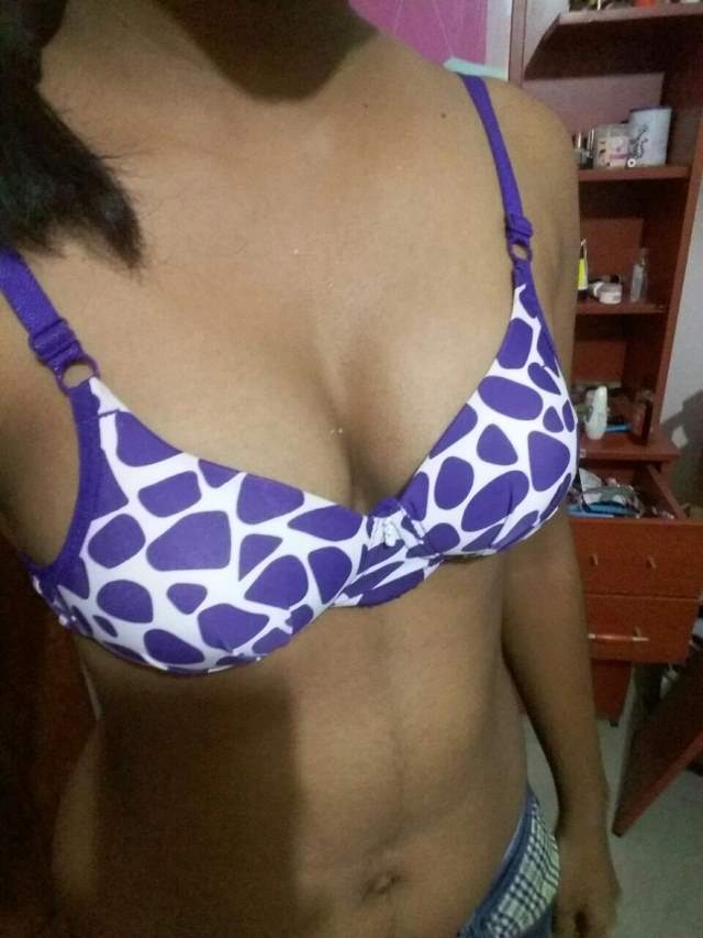 bhabhi ki boobs bra me kaid