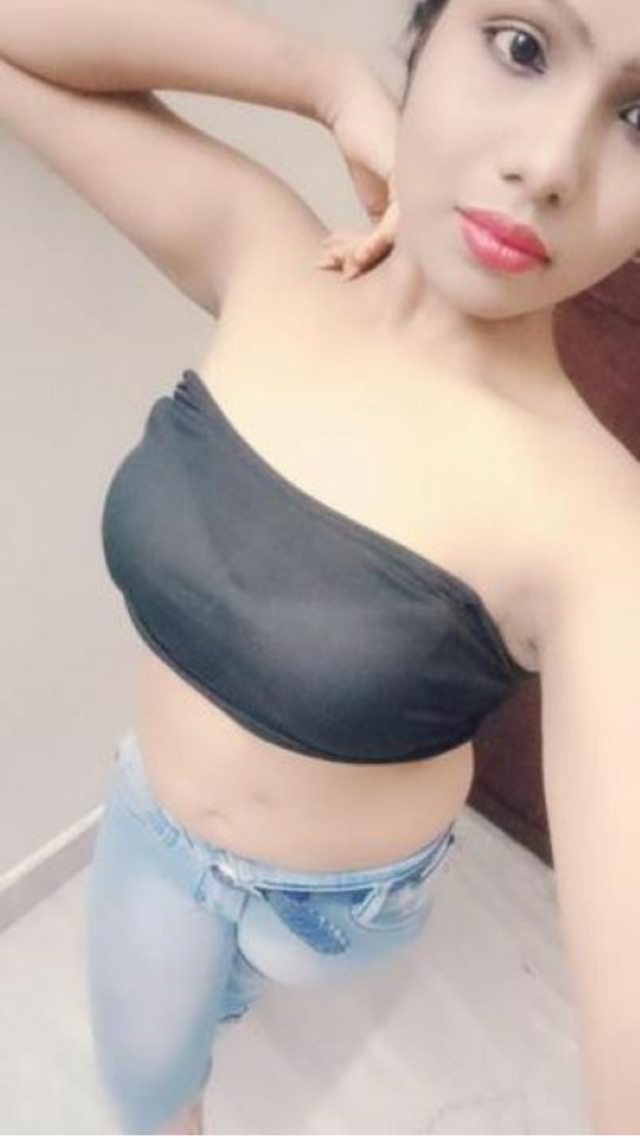 black bra me Indian girl ki desi boobs pic