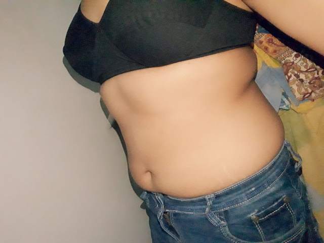 black bra me apni figure dikhati bitch