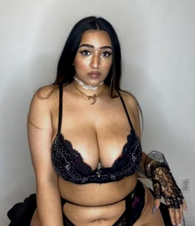 black bra me huge boobs wali aunty ki desi xxx photo