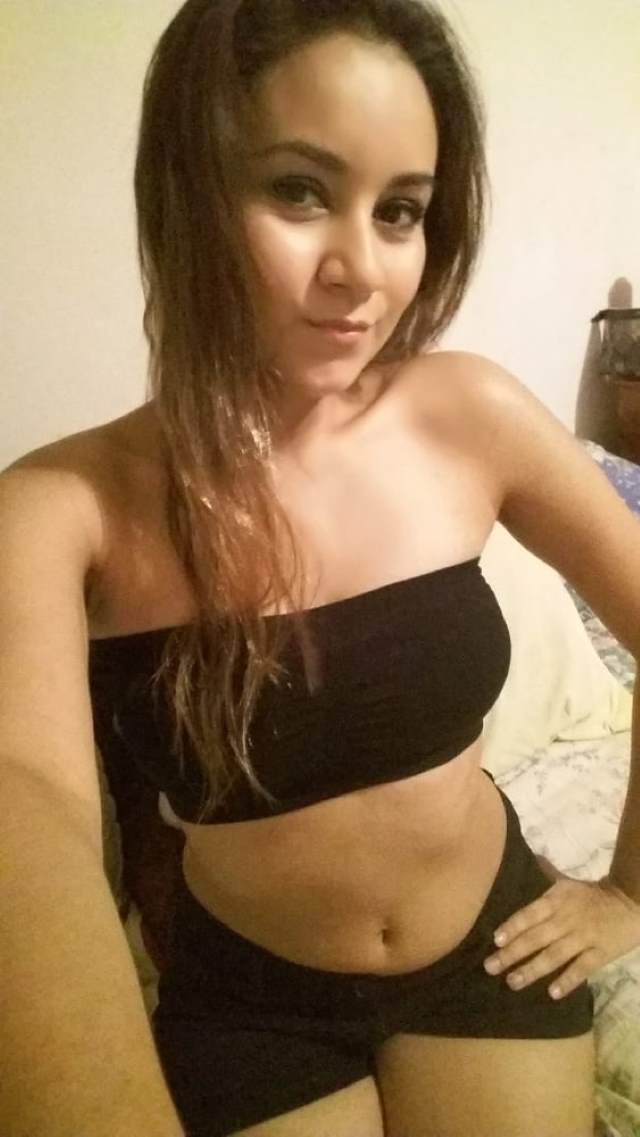 black dress me hot look wali selfie