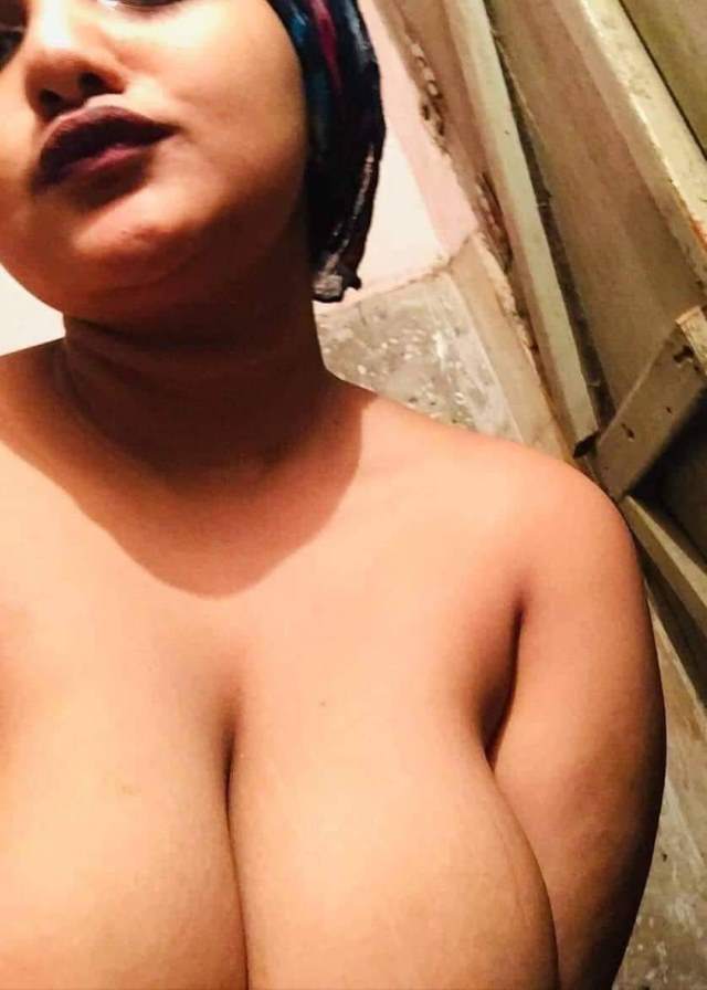 boobs ka size to bhabhi ka kamal ha
