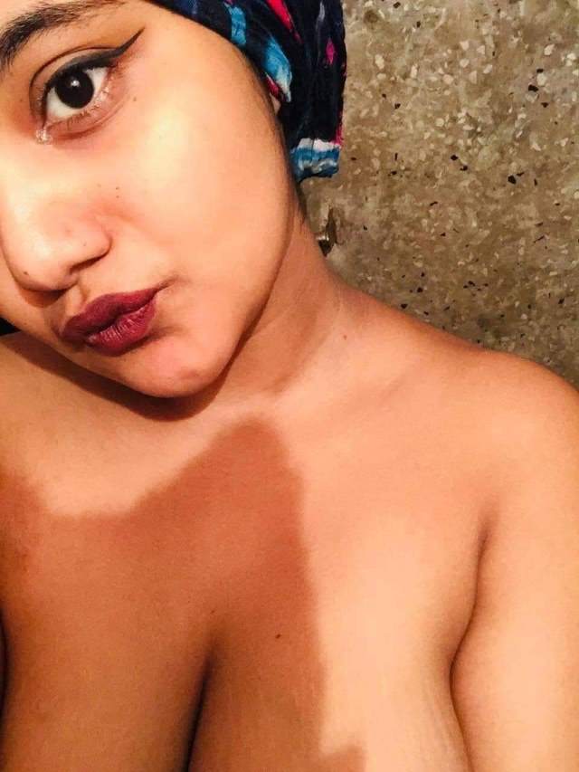 boss ko kiss deti hui desi bhabhi
