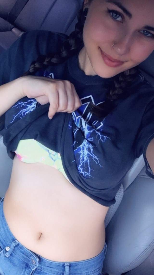 car me boobs dikhati meri padosan