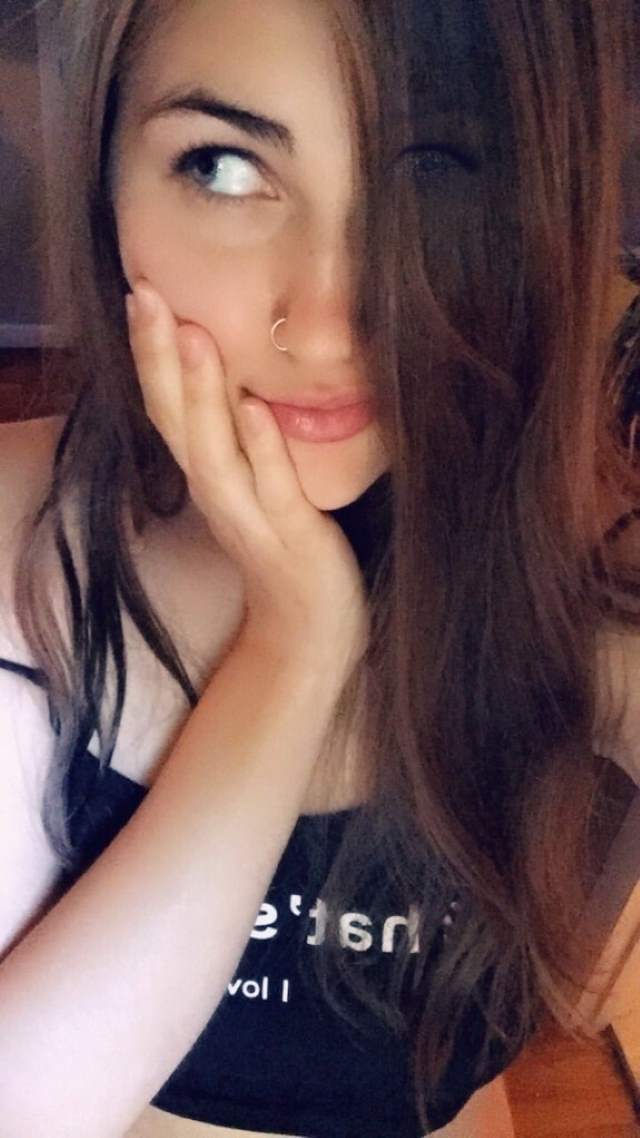 cute ladki ke juicy lips dekho jara