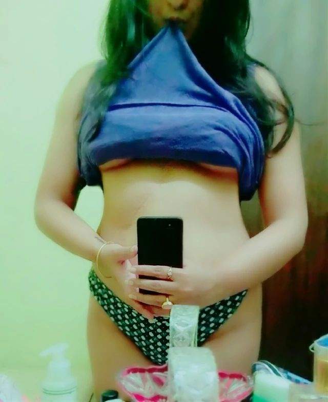 desi chick in new panty