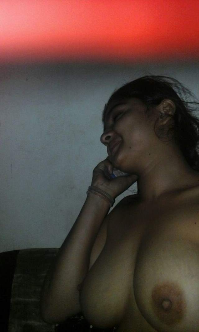 ghar me phone sex chat karti nude rakhi