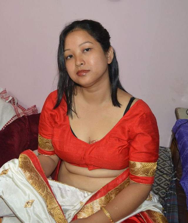 hot bhabhi in red blouse