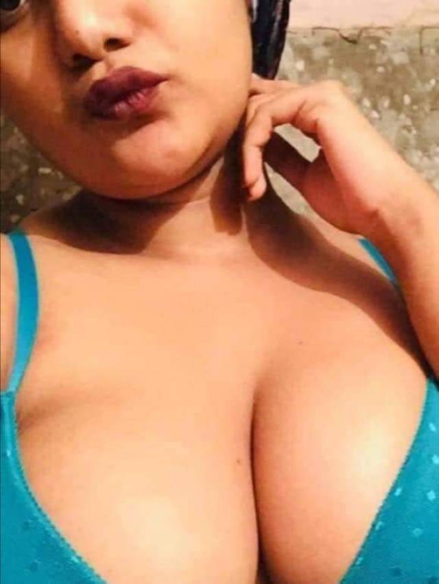 hot big boobs ka cleavage