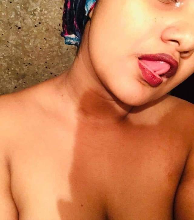 hot mood me boss ke liye selfie