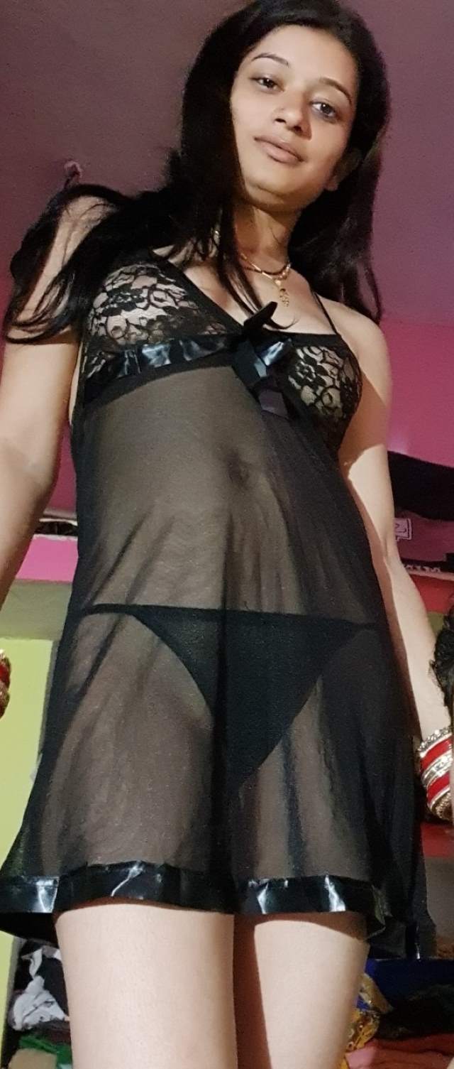 kali panty aur hot bra me desi bhabhi