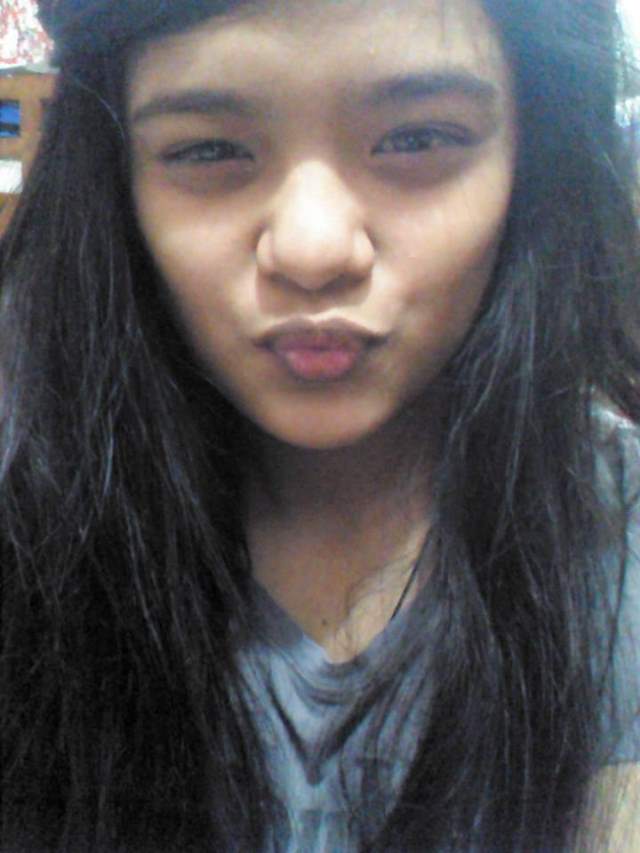 kiss karti hot babe ki selfie