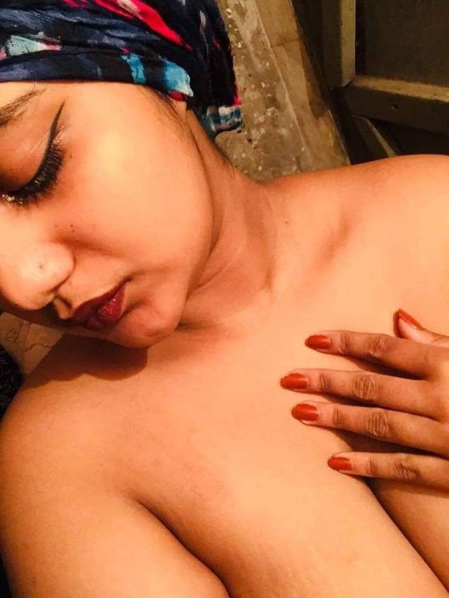 nangi parul boss ka modd bana rahi hai