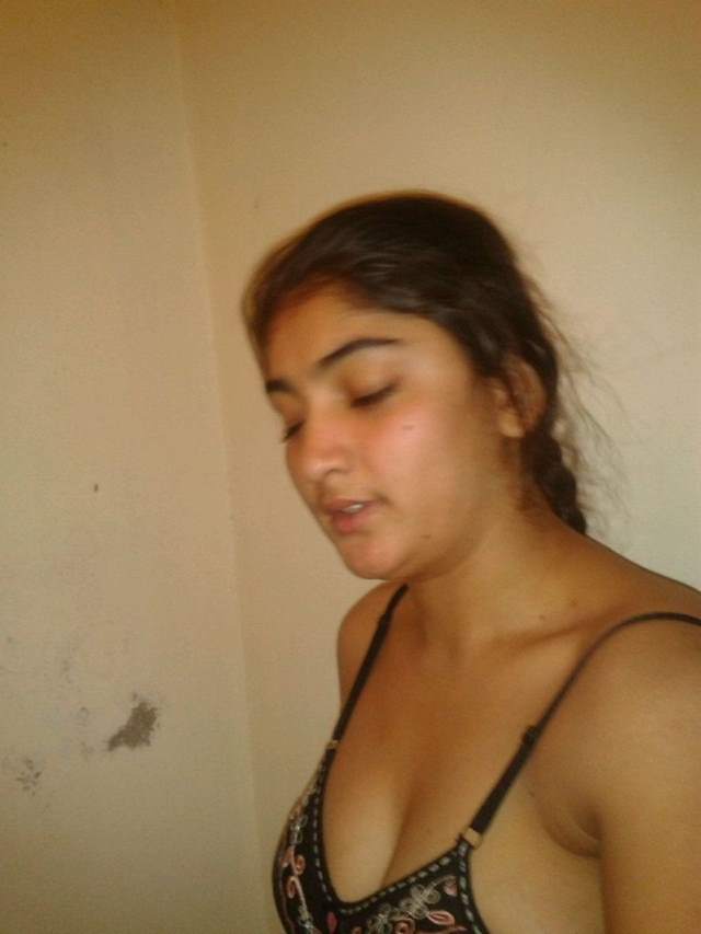 nude indian girl black bra me boobs