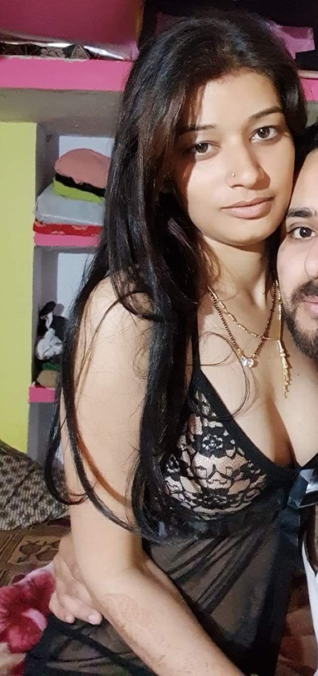 pati ko gale laga click ki pic
