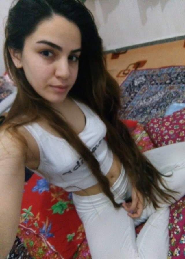 samina apne boyfriend ko pic send karti