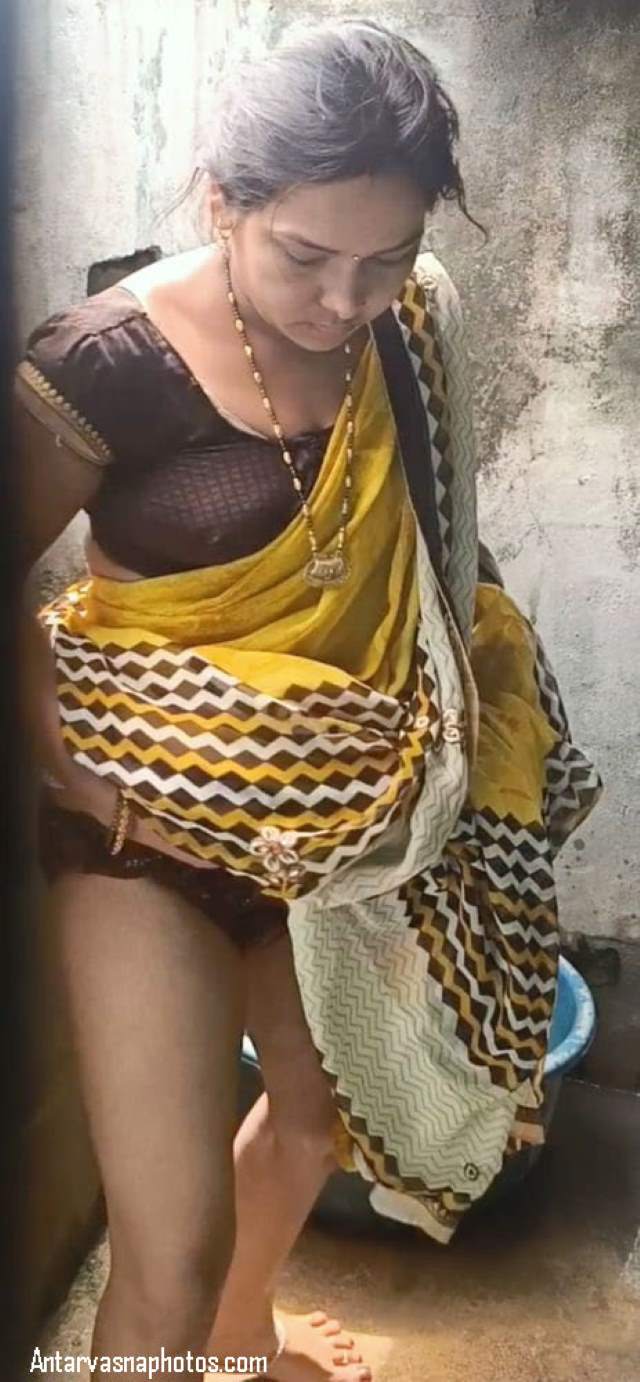 sexy bhabhi ki panty pahnte hue photo