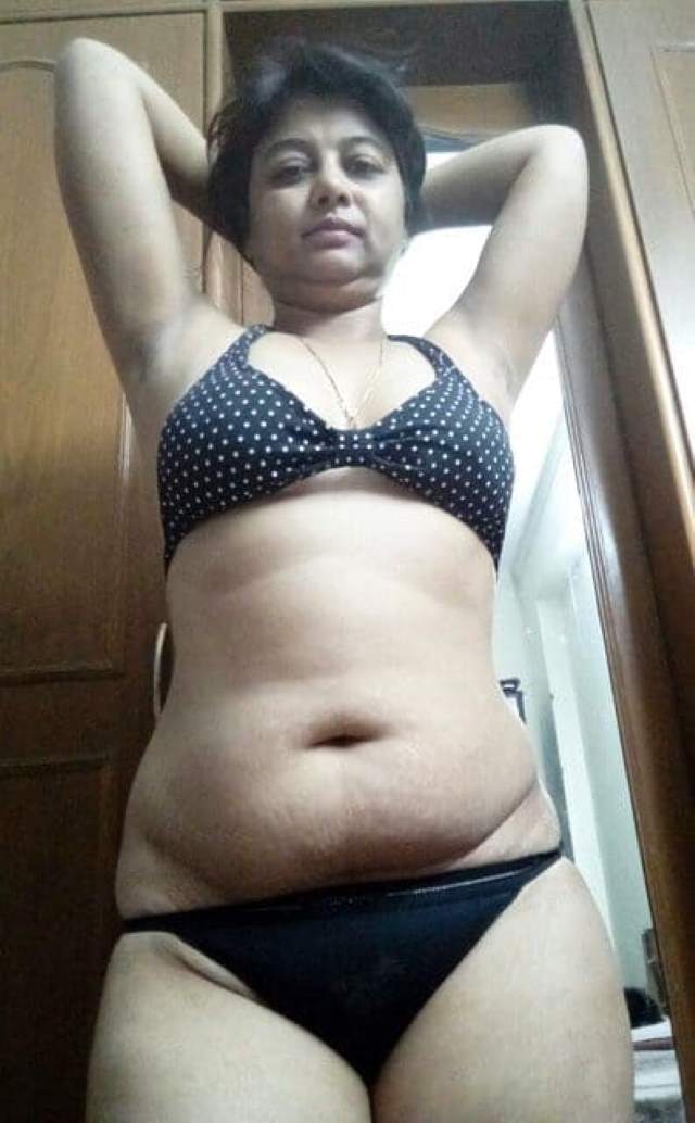sexy black bra panty me hot indian aunty
