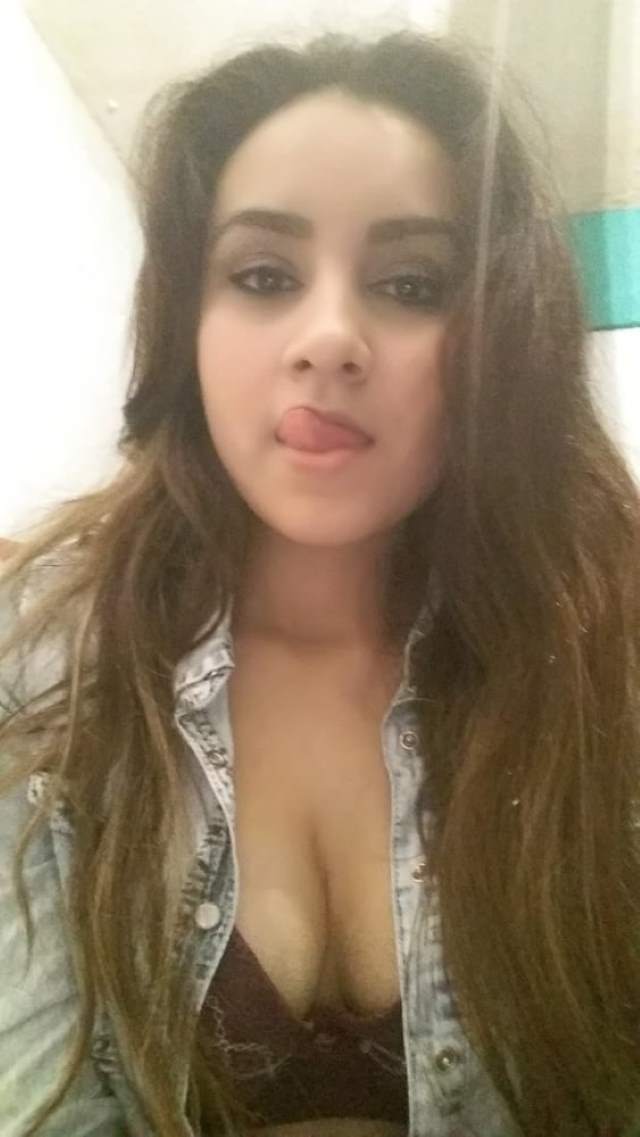 sexy mood me lip lick karti ponam