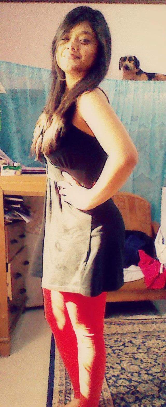 tight kapde me hot figure dikhati delhi girl