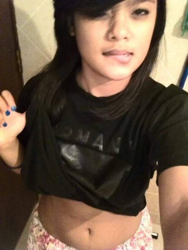 top utha boobs dikhane ko ready hot girl