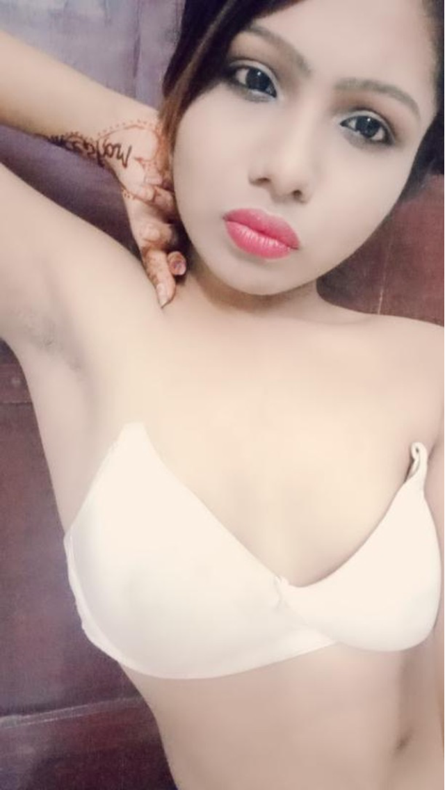 white bra me apni shaved armpits dikhati beena