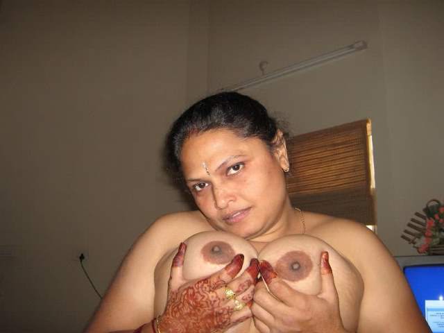 Indian Desi Telugu Bhabhi Big Boobs Nude Photos