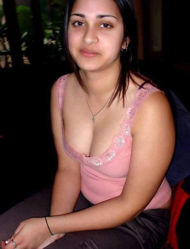 Indian Girl Hot Cleavage