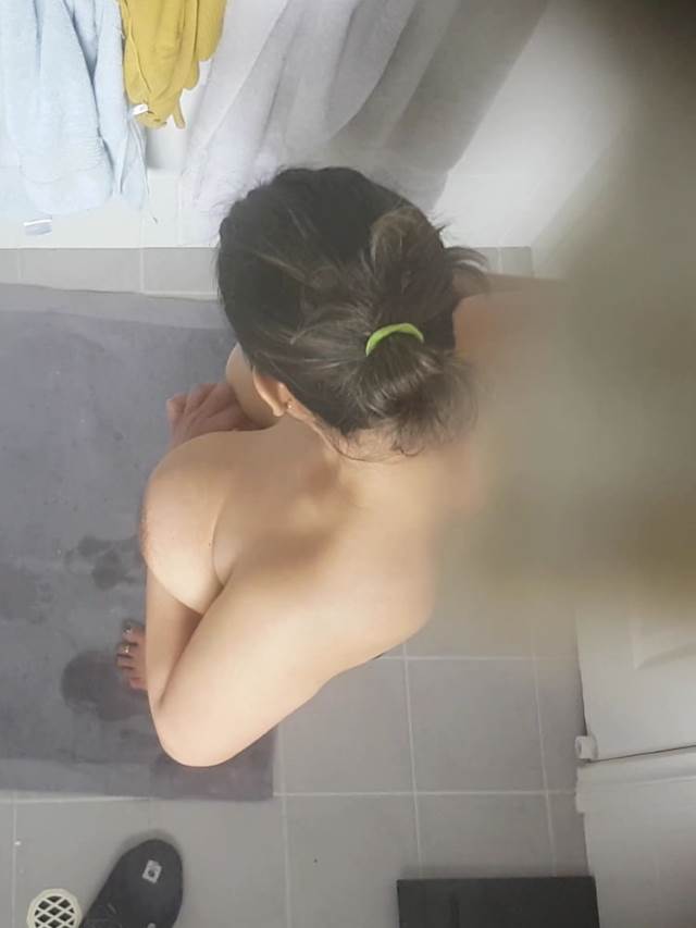 aunty ki big boobs pani se dhuli hui