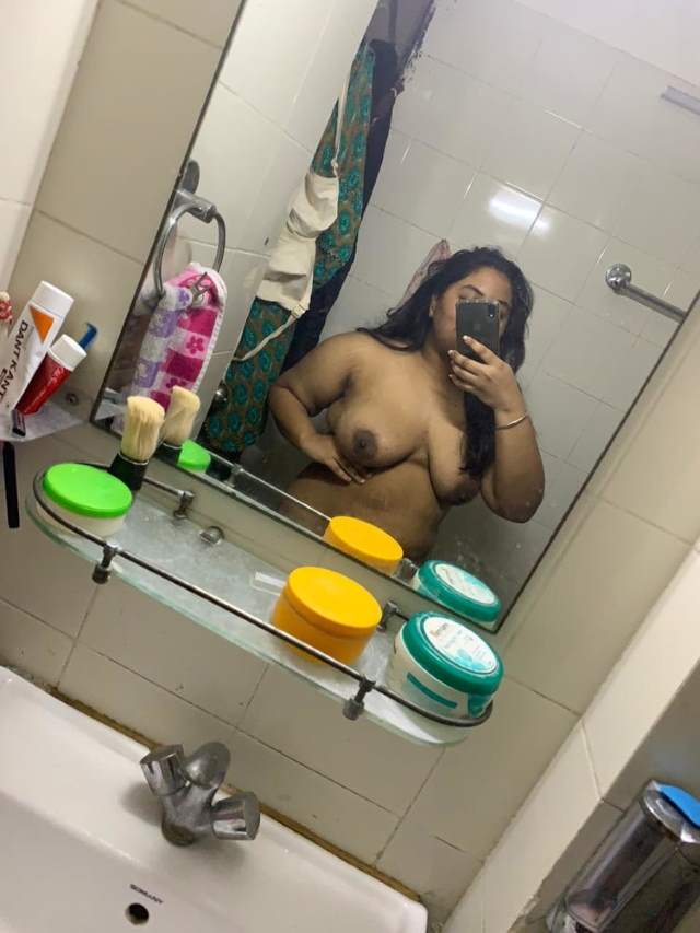 bathroom me nude bhabhi ki big boobs ki selfie