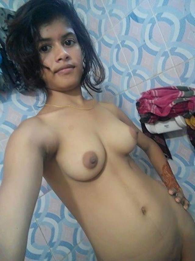 bathroom me nude big boobs ki selfie leti tanisha