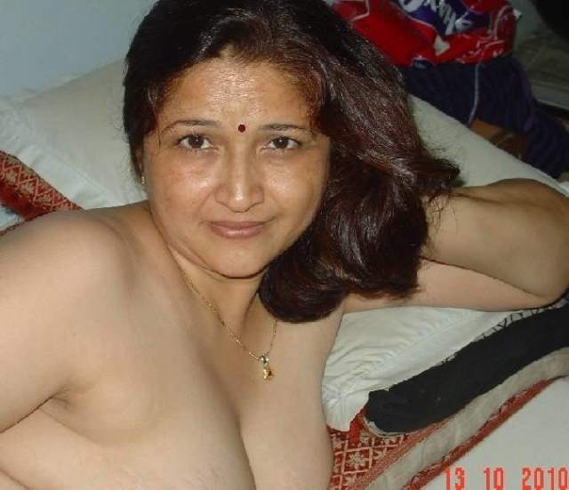 bed me nude indian bhabhi