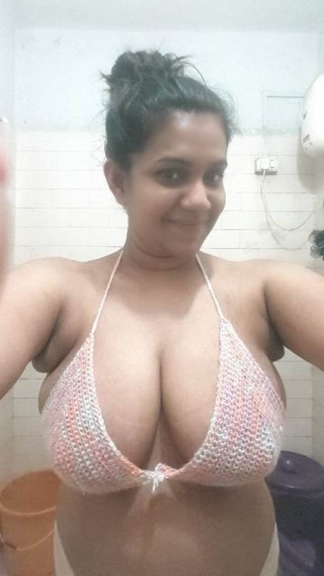 big boobs ke liye new bra dikhati desi aunty nude photos