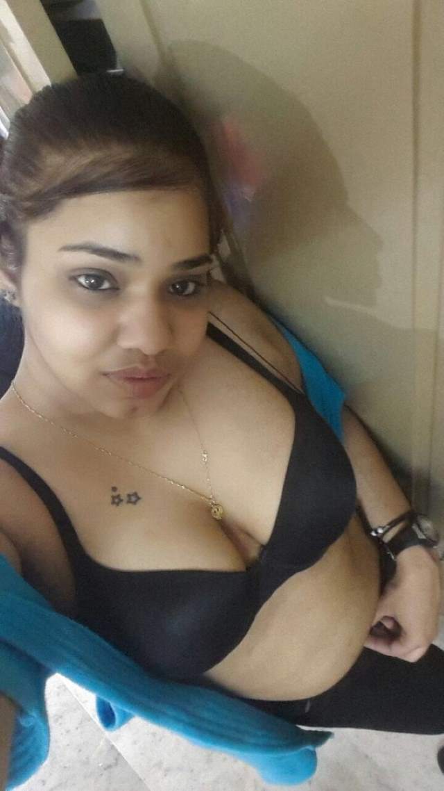 big boobs wali telugu aunty nude photos black bra me