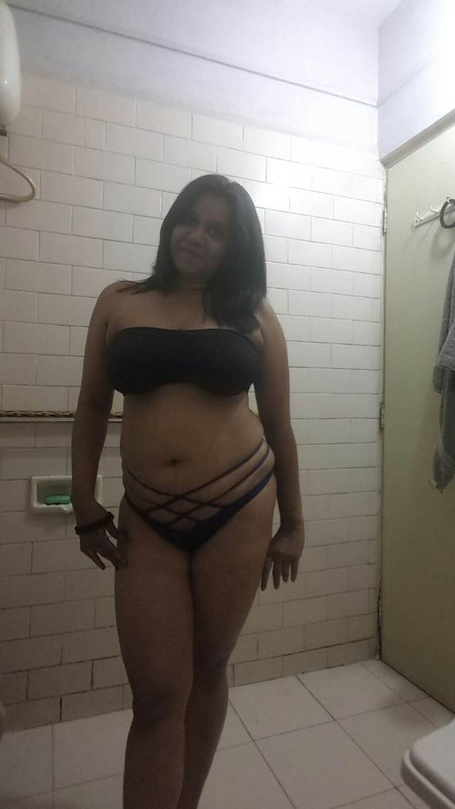 black bra panty me bathroom me sexy pic