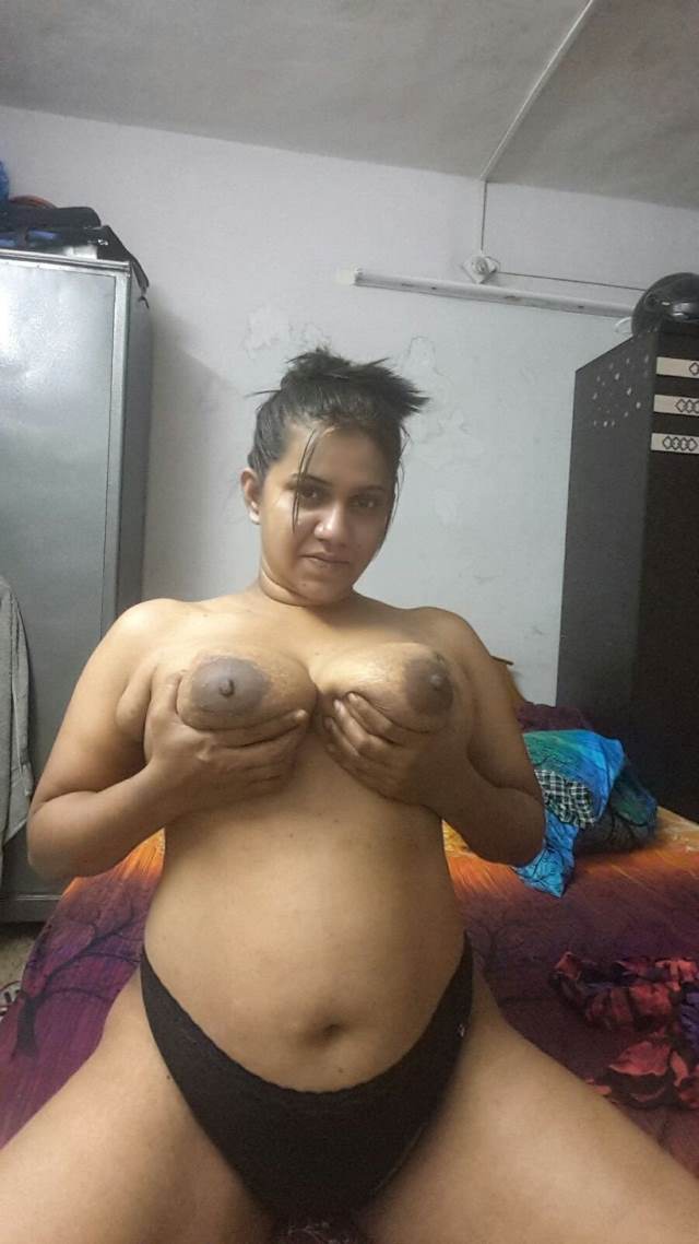 black panty pahan boobs chusne deti desi aunty nude photos