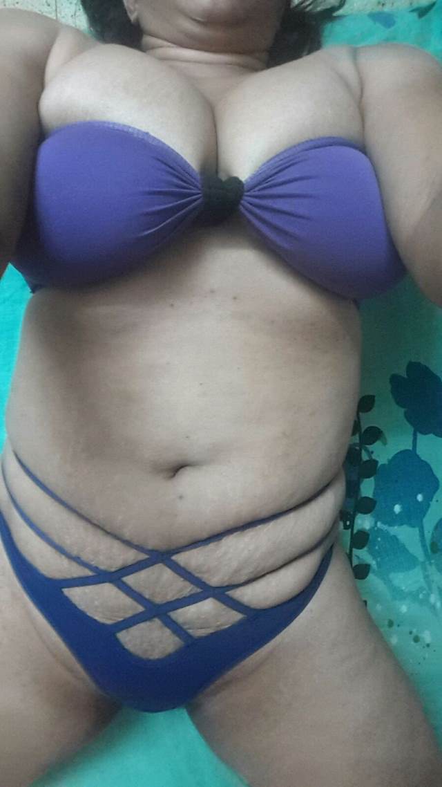 blue bra me big boobs ki selfie pic