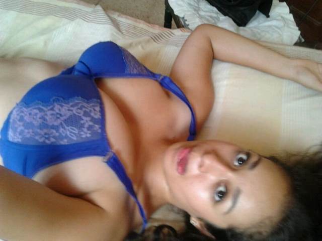 blue bra me sexy noida girl leaked pic