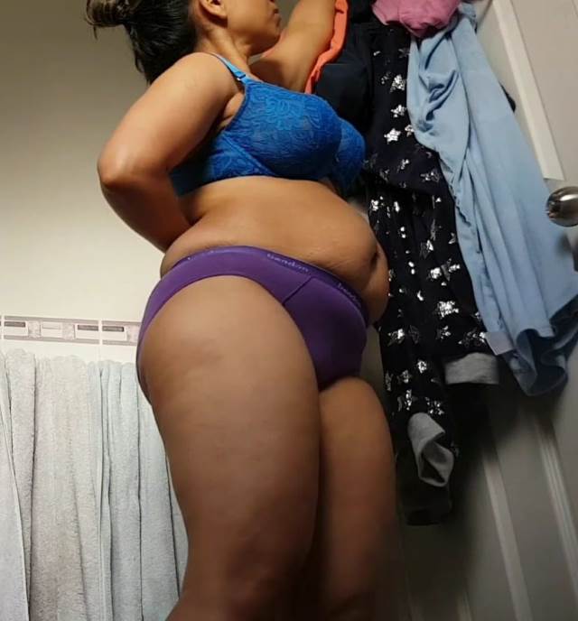 bra panty me nahakar kapde pahanti bhabhi ki pic