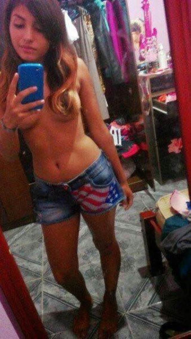 ghar me nude ho selfie leti hot bitch