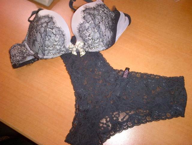 new bra panty ki photos jo parul ko gift mili